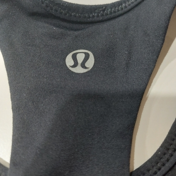 Lululemon athletic top. Size 4 Black perfect condition Built in Bra - Picture 2 of 5
